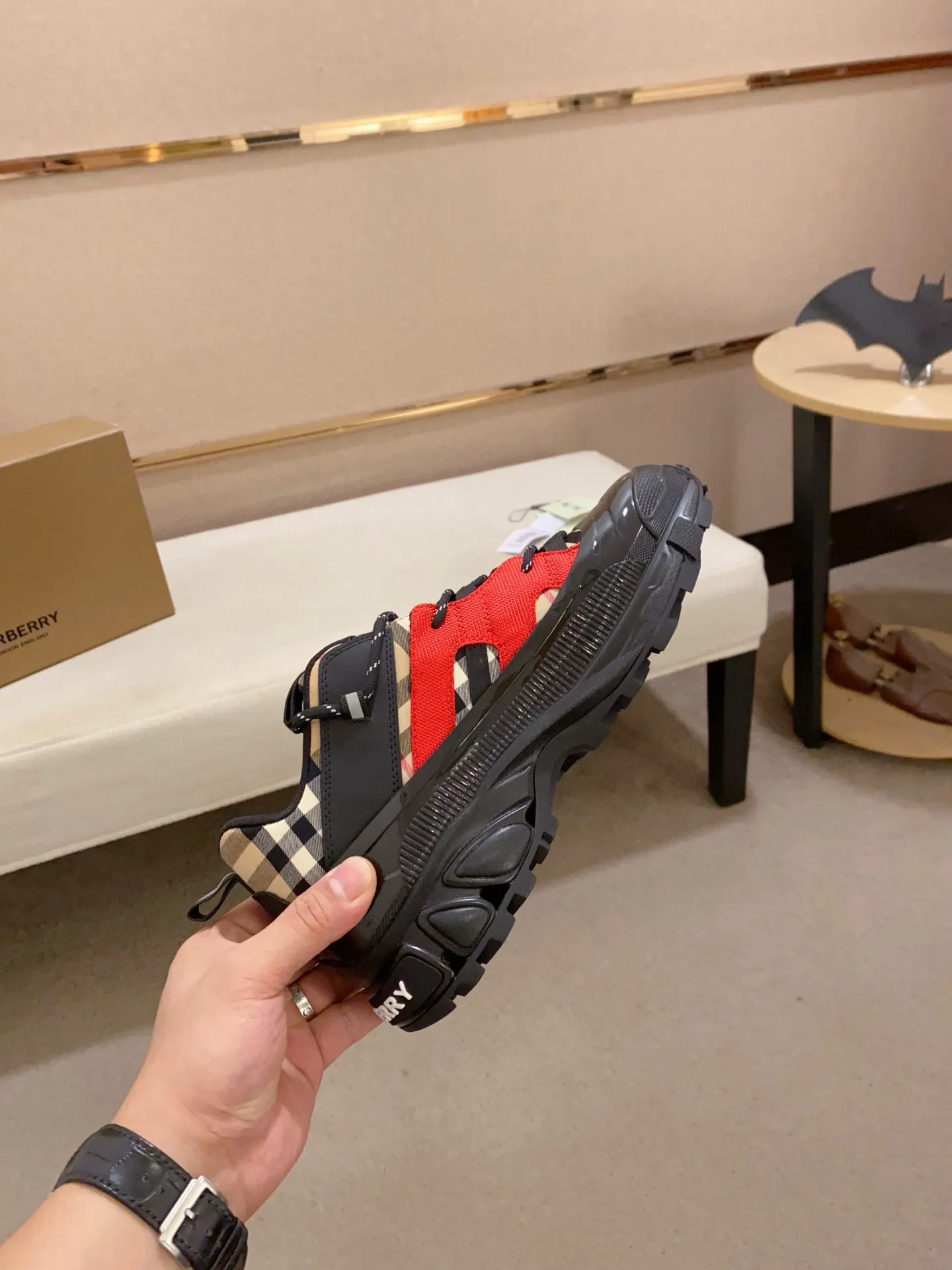 Men's shoes 💰: 640💰🇮🇹🇮🇹BURBERRY's top purchasing agents are available simultaneously at the counter. 🔍🔍Synchronized sales. Positive code number: 38-46. Italian imported cowhide, fully imported sheepskin lining, sole: original sole provided by the original factory, exclusive movable molded sole, super comfortable, original factory follow-up goods, 🔍🔍high quality, you can enter and exit the counter at will, welcome to compare